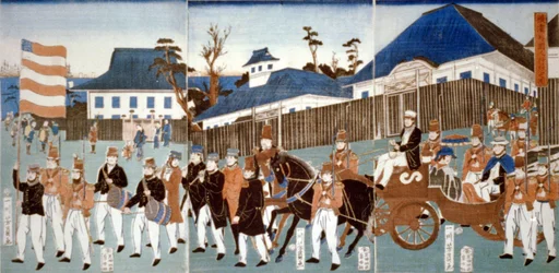 Triptichon, amely a külföldiek felvonulását, Yokohamát mutatja lovas vontatta nyitott kocsin, csillagokat és csíkokat vivő ember és katonazenekar vezetésével, 1861. Utagawa Yoshigawa (aktív 1850-1870) japán ukiyo-e művész.