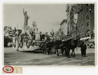 Történelmi felvonulás úszó 53. sz.: Szabadság-szobor