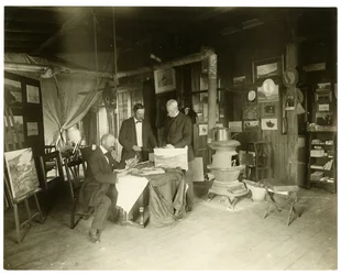 Balról jobbra: Cullen Yates – kitakarva – Walter Dean, 1905–1911 körül (zselatin ezüst fotó)