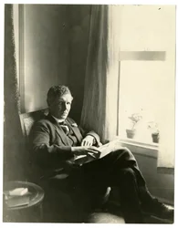 Llewelyn Powys, 1905-40 körül (zselatin ezüst fotó)