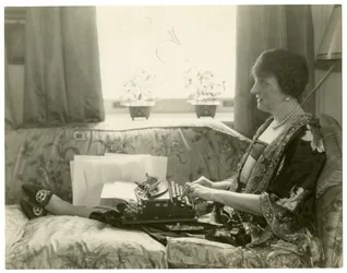Emily Post asszony, az Etiquette szerzője, 1926-28 körül