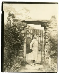 Mrs. Ernest Thompson Seton Greenwichből, Connecticutból, a League of American Pen Women országos elnöke, aki június 18-án terepi expedícióval hajózik ki az Amazonas felső folyásának felfedezésére