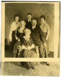 Az idős hölgy Mrs. Lyman James, Marshall Field nővére, 1905-28 körül (zselatin ezüst fotó)