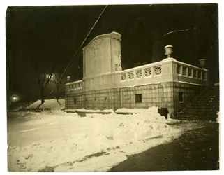Shaw Memorial hátul éjjel, Boston, USA, 1902-1910 körül (zselatin ezüst fotó)