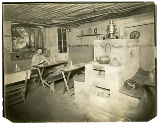 Az Isba teaszoba a 4th St Sachia-n – ma Európa híres fotósa Orosz teázó, Greenwich Village, New York, USA, 1905-40 körül (zselatin ezüst fotó)