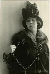 Zoë Akins, a Déclassé szerzője, 1905-40 körül