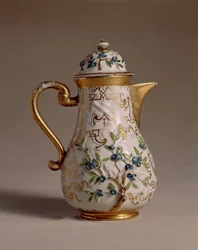Kávéskanna, alkalmazott domborművel díszítve, Meissen, 1710 körüli porcelán