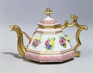 Meisseni nyolcszögletű teáskanna, kb. 1718, porcelán