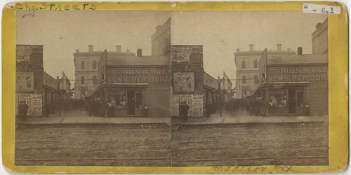 John R. Walsh Periodicals áruház kilátása a chicagói Madison Streeten, a háttérben a postával, 1869