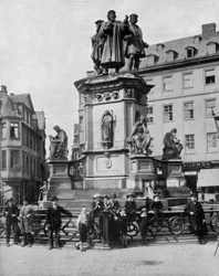 Emlékmű Gutenberg (v.1397-1468) német nyomdafeltaláló, Frankfurt emlékére (f/w fotó)