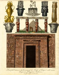 A Tentyra-templom szentélyének bejárata: az egyiptomi építészet különböző töredékeivel