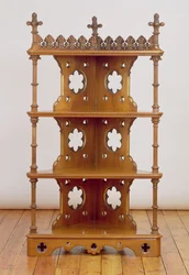 Faragott és aranyozott gótikus sarok, mit nem, 1860 körül (diófa)