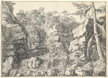 Vízesés Rocky Cliffs között