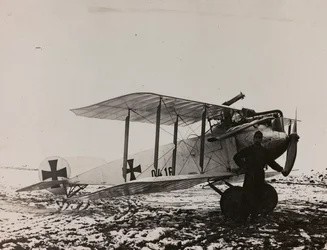 Album "Az én világháborúm – emlékek a délnyugati frontról Karintiában, Olaszországban, Trentino-Alto Adige" 1915.03.31.-1918.12.11 - Josef Zohles Wien ": osztrák repülőgép (f/w fotó)
