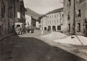 Album "Az én világháborúm – emlékek a délnyugati frontról Karintiában, Olaszországban, Trentino-Alto Adige" 1915.03.31.-1918.12.11. - Josef Zohle Bécsje ": négyzet Tolmezzo (f/w fotó)