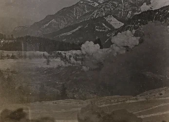 Album "Az én világháborúm - emlékek a délnyugati frontról Karintiában, Olaszországban, Trentino-Alto Adige" 1915.03.31.-1918.12.11. - Josef Zohle Bécsje": bombázások (f/w fotó)