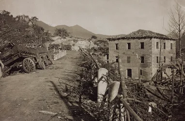 Album "Az én világháborúm – emlékek a délnyugati frontról Karintiában, Olaszországban, Trentino-Alto Adige" 1915.03.31.-1918.12.11. - Josef Zohle Bécsje": törmelék Tolmezzóban (f/w pho