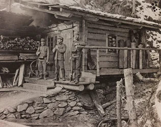 Album "Az én világháborúm – emlékek a délnyugati frontról Karintiában, Olaszországban, Trentino-Alto Adige" 1915.03.31-1918.12.11 - Josef Zohles Wien": tisztek elhelyezése (f/w fotó