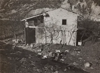 Album "Az én világháborúm – emlékek a délnyugati frontról Karintiában, Olaszországban, Trentino-Alto Adige" 1915.03.31-1918.12.11 - Josef Zohles Bécs": ház (f/w fotó)
