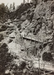 Album "Meine weltkriegs - Erinnerungen South-West Front (Karintia, Olaszország, Dél-Tirol) (Az én világháborúm - emlékek a délnyugati frontról Karintiában, Olaszországban, Trentino-Alto Adige) 1915.03.31.-12.11. 1918 – Josef Zohles Wien: fa sétányok a hegy