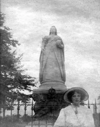 Viktória királynő szobra, College Green, Bristol, XX. század