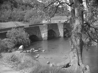 Folyó és híd Newby Bridge-nél
