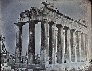 A Parthenon homlokzata és északi oszlopcsarnoka az Akropoliszon, Athén