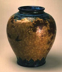 Váza, 1880 körüli (agyagedény, polikróm festéssel)