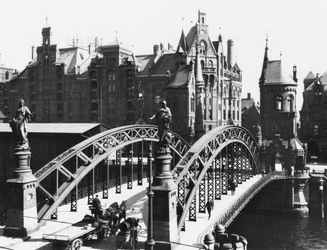 Híd a Speicherstadtban (raktárváros) Hamburg, 1910 körül