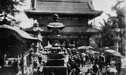 Aszakuszában, Tokió nagy templománál virágzik a jóslás üzlete, 1900 körül, 1921.