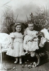 Olga Nyikolajevna és Tatjana Nyikolajevna orosz nagyhercegnők, 19. század vége