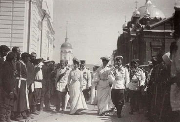 Az orosz királyi család látogatása az oroszországi Sarov kolostorban, 1903