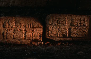 Maya, Guatemala, Dos Pilas lépcsőház