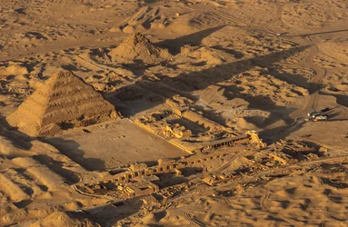 Óbirodalom; Djoser lépcsőpiramisa; Légi felvétel; Szakkara; Egyiptom