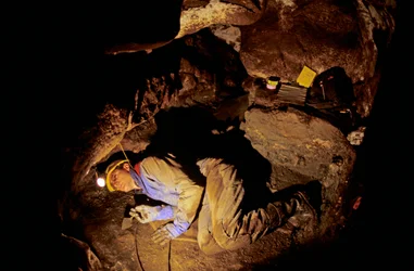 Kik voltak az első amerikaiak, Timothy Heaton, ásatás, On your Knees Cave, Prince..., 2008 (fotó)