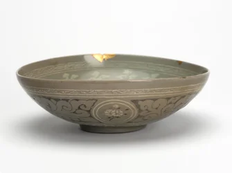 Tál darukkal és felhőkkel, 1150-1200 körül (celadon-mázas kőedény)