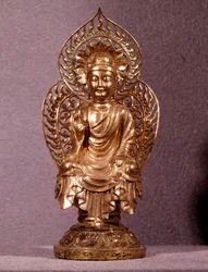 Koreai művészet: arany Buddha-szobrocska. Silla-korszak, 8.-10. század. Koreai Nemzeti Múzeum
