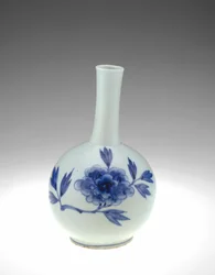 Punwon edényes palack, Kyonggido tartomány, Chosan-korszak (kobalt pigmenttel ellátott porcelán tiszta színtelen máz alatt)