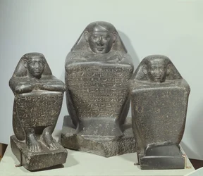 Akhamenru, Harwa és Amenemonet tömbszobrai, 25-26. dinasztia (diorit)