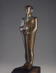 Ptah isten szobrocskája, fekete pigmenttel és berakott ezüsttel és arannyal díszített bronz