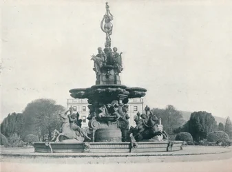 Curraghmore-i szökőkút, a Legnagyobbság székhelye. Waterford márkija, 1915