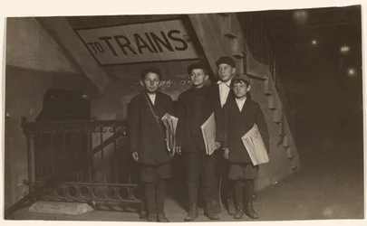 [Négy újonc a metró bejáratánál, New York City]