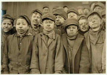 Breaker fiúk (akik kézzel válogatják a szenet) a Hughestown Borough Coal Co. Pittstonnál, Pennsylvania, 1911
