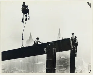 Az Empire State Building épülete, 1931 körül