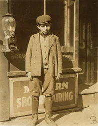 Jacob Futterman, egy 16 éves kókuszreszelő a Kibbe gyárban Springfieldben, Massachusettsben.