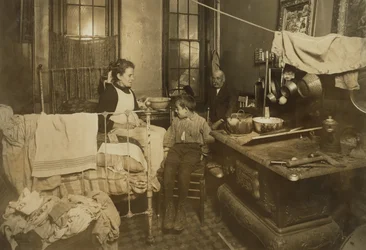 Jimmie Chinquanana „besorolás alatti” kategória, otthon, New Yorkban, a családi bolt mögött, 1913