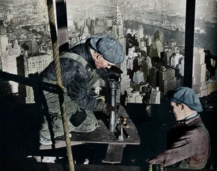 Az utolsó csavarok szegecselése az Empire State Building reggeli árbocán, 1931