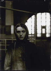 Fiatal orosz zsidó nő, Ellis Island, 1905