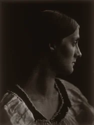Julia Jackson, kis profil