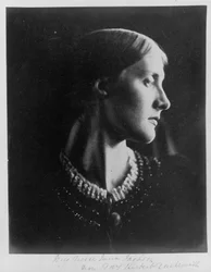 Julia, az unokahúgom, most Mrs. Duckworth